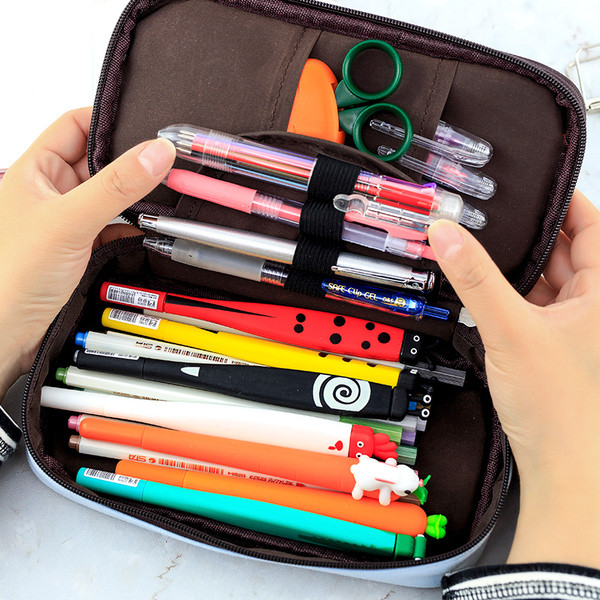 Kényelmes tolltartó négy színben, rátéttel