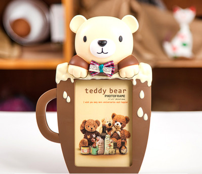 Фоторамка във формата на чаша с мече