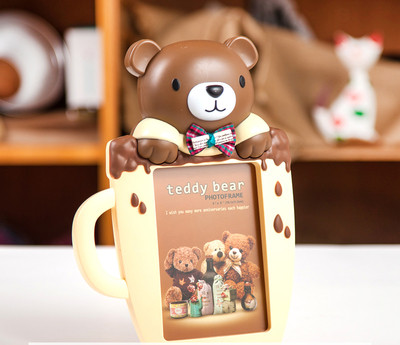 Фоторамка във формата на чаша с мече