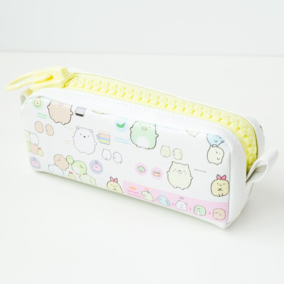 Iskolai használatra alkalmas több színben nyomott tolltartó