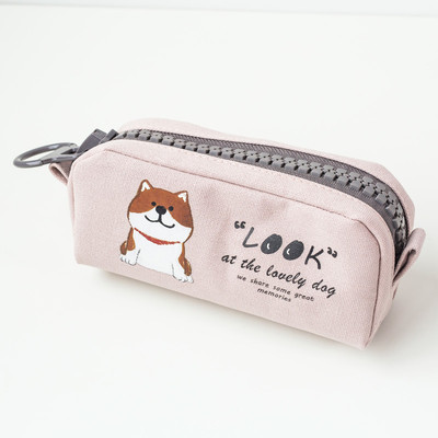 Iskolai használatra alkalmas több színben nyomott tolltartó