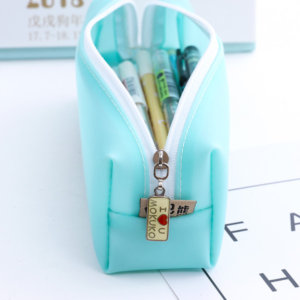 Trusa pentru creion în patru culori