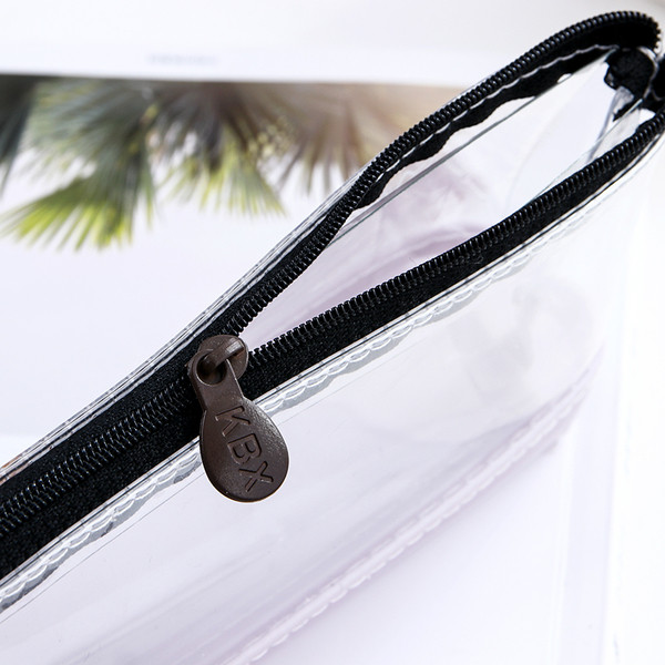 Trusa cu motive transparente si aplicare in patru culori