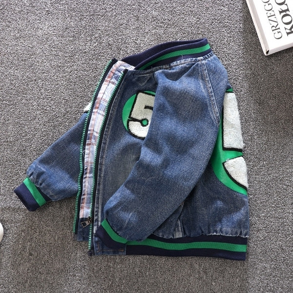 Παιδικό μπουφάν με ανοιχτό για τα αγόρια