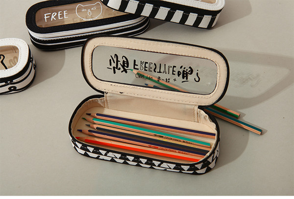 Несесер за моливи в четири цвята с прозрачни елементи и апликация