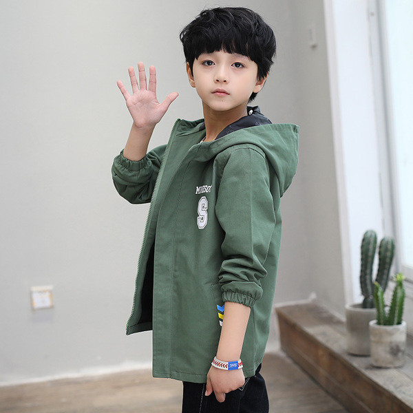 Geaca pentru copii in trei culori potrivita pentru utilizarea de zi cu zi