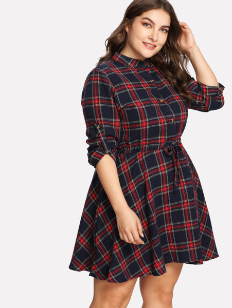 Μοντέρνα κυρία μόδας ντυμένος μοτίβο κοπής