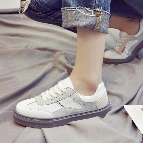 Μοντέρνα γυναικεία αθλητικά παπούτσια σε διάφορα χρώματα κατάλληλα για τη καθημερινή ζωή