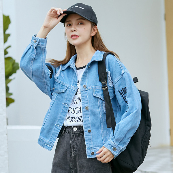 Denim αθλητικό γυναικείο με σχισμένα μοτίβα και κεντήματα