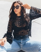 Κομψή γυυναικεία μπλούζα  με λωτούς μανίκια