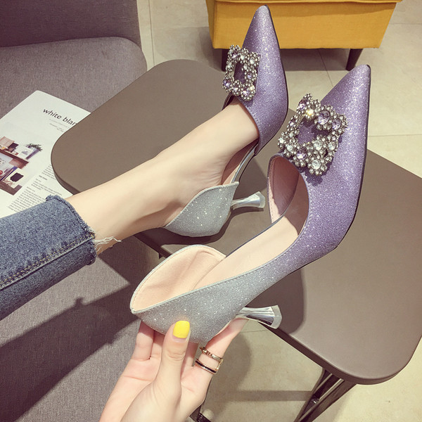 Pantofi de damă cu toc și cataramă