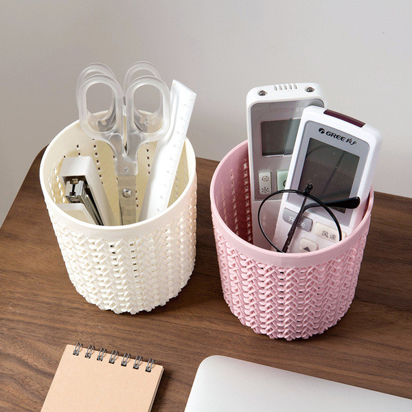 Малки поставки имитаращи ратан