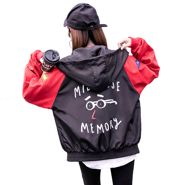 Ежедневно дамско яке с качулка и щампа в четири цвята