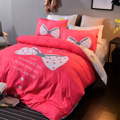 Спален комплект от четири части с панделка и надпис в няколко цвята