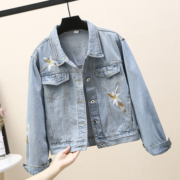 Дамско дънково яке с флорална бродерия