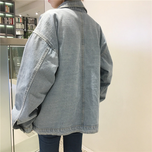 Широк модел дамско дънково яке в син цвят