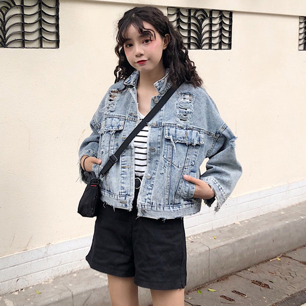 Модерно дамско дънково яке с разкъсани мотиви