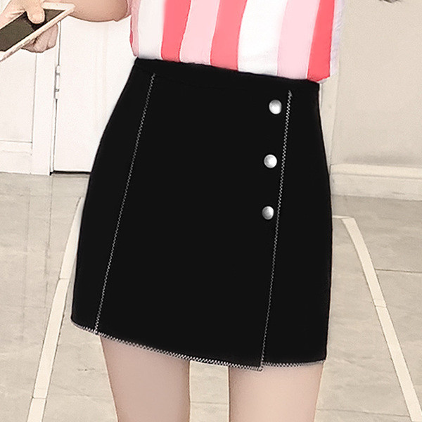 Дамска къса пола с копчета