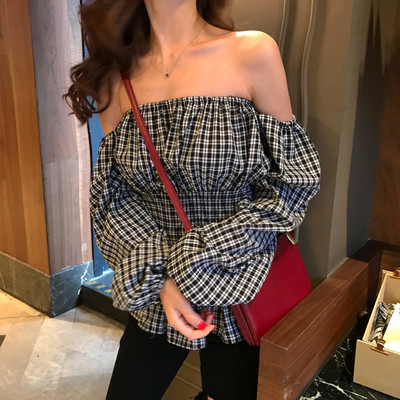 Cămașă modernă de damă în carouri cu umerii deschiși