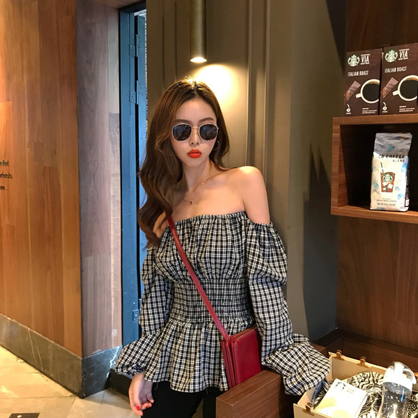 Cămașă modernă de damă în carouri cu umerii deschiși