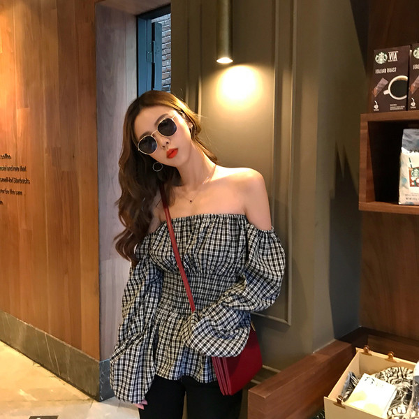Cămașă modernă de damă în carouri cu umerii deschiși