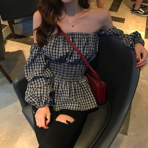 Cămașă modernă de damă în carouri cu umerii deschiși