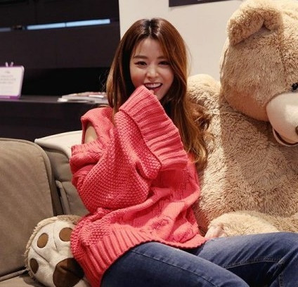 NOU Pulover de dama modern model larg cu maneca lotus in mai multe culori