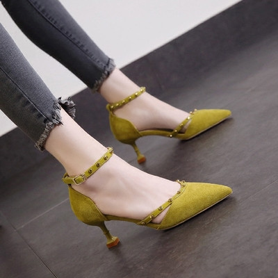 Дамски велурени обувки с екстравагантен ток