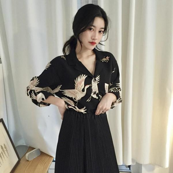 Cămașă modernă de damă în negru cu model