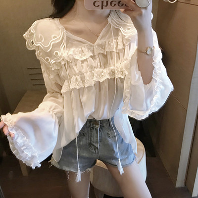 Дамска риза с дантела и връзки в бял цвят 