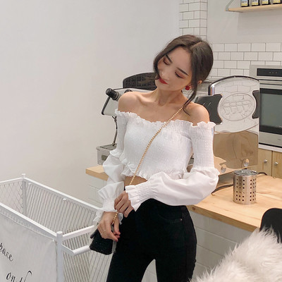 Σύντομη ελαστική γυναικεία  μπλούζα με ανοιχτούς ώμους σε τρία χρώματα