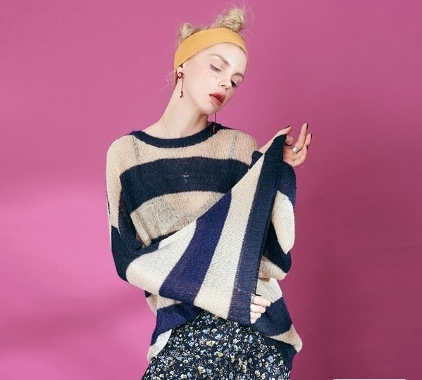 Pulover casual de dama in dungi cu maneci lotus in doua culori