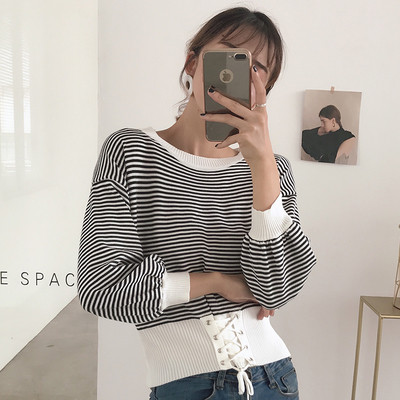 Μπλούζα με  δαντέλες με δύο χρωματικούς δεσμούς