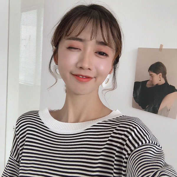 Μπλούζα με  δαντέλες με δύο χρωματικούς δεσμούς