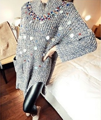 Стилен дамски пуловер с елемент-пайети и странична цепка 
