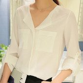 Тънка бяла дамска риза с дълъг ръкав и джобове