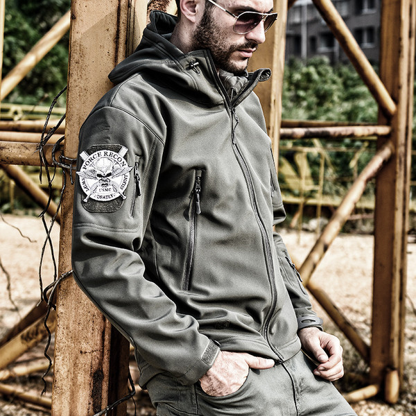 Мъжко туристическо яке с качулка в няколко цвята 