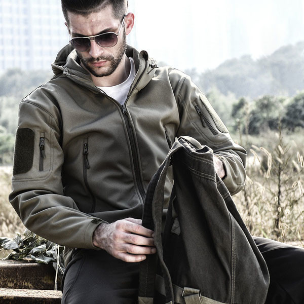 Мъжко туристическо яке с качулка в няколко цвята 