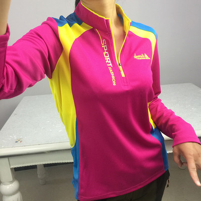 Дамска спортна блуза с висока яка и цип