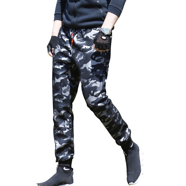 Pantaloni sport pentru bărbați cu model de camuflaj