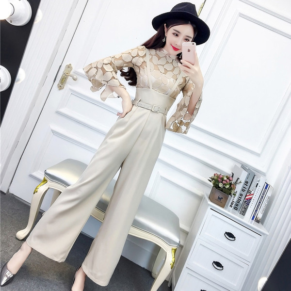 Κομψές γυναικείες φόρμες σε τρία χρώματα