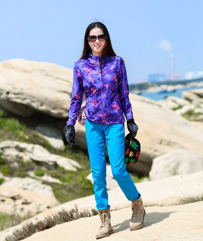 Дамско спортно яке в няколко цвята с флорален десен