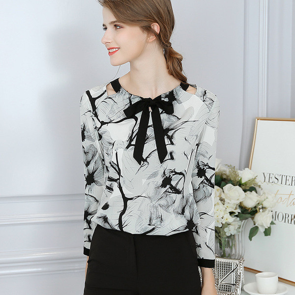 Γυναικεία  μπλούζα με floral μοτίβα και κορδέλα