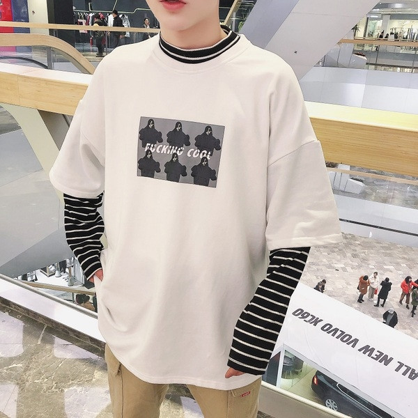 Мъжка блуза с щампа и раирани ръкави в бял и черен цвят