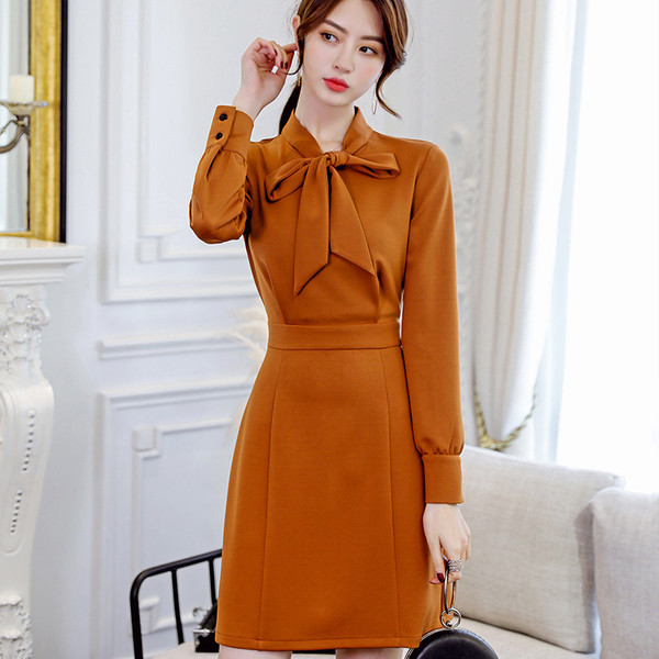 Κομψό φόρεμα με μακριά μανίκια σε στυλ ρετρό - δύο χρώματα