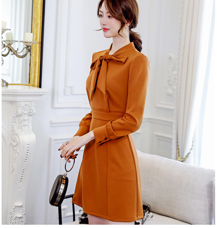 Κομψό φόρεμα με μακριά μανίκια σε στυλ ρετρό - δύο χρώματα