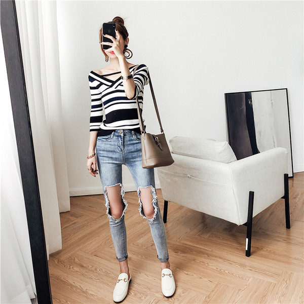  Модерни дамски с дънки с накъсани мотиви