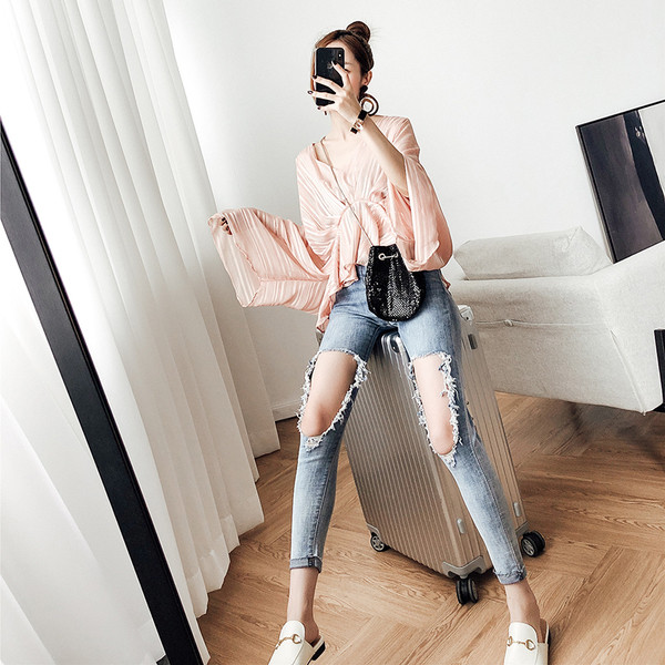  Модерни дамски с дънки с накъсани мотиви