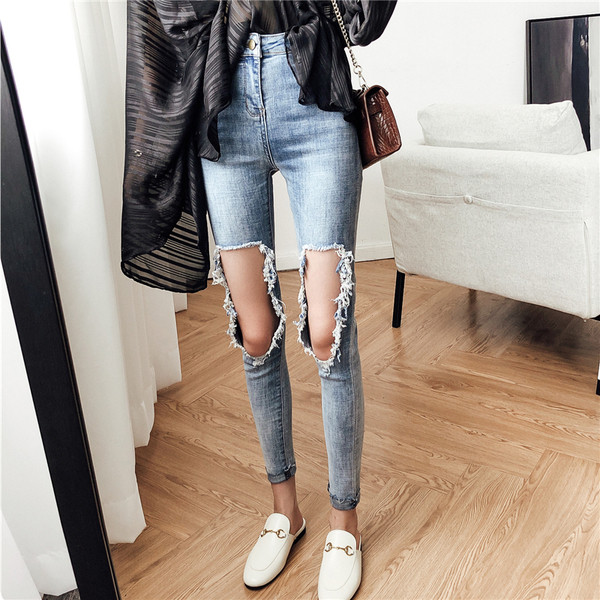  Модерни дамски с дънки с накъсани мотиви