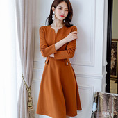 Стилна дамска рокля с дълъг ръкав за есента